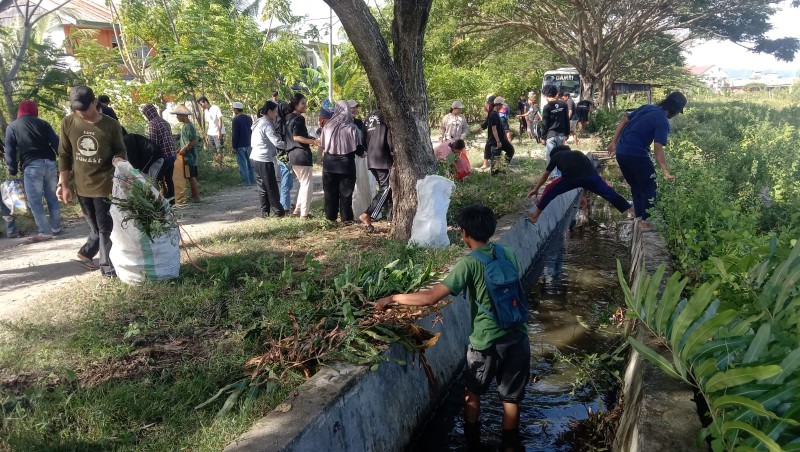 Mahasiswa Majene Gelar Aksi Bersih Bersih Sambut Bulan Ramadan